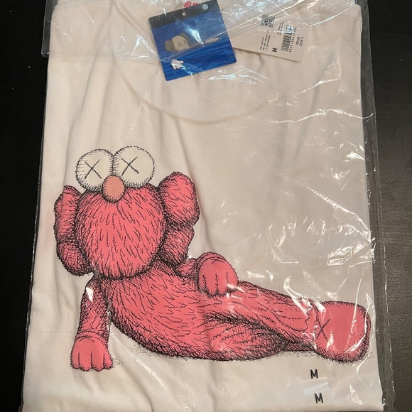 KAWS x Uniqlo UT Short Sleeve Graphic T-shirt White Pink - Picture 4 of 5